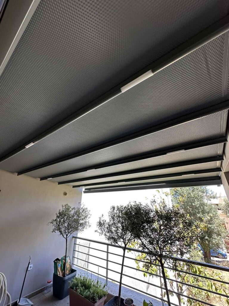 Ανθρακί περγκοτέντα σε μπαλκόνι με ελιά, Pergotenta