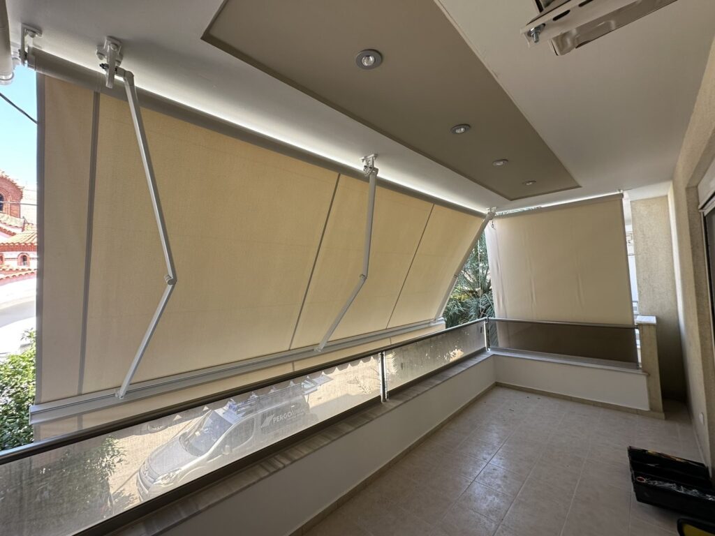 Μπεζ τέντα με βραχίονες, θέα από το μπαλκόνι, Pergotenta