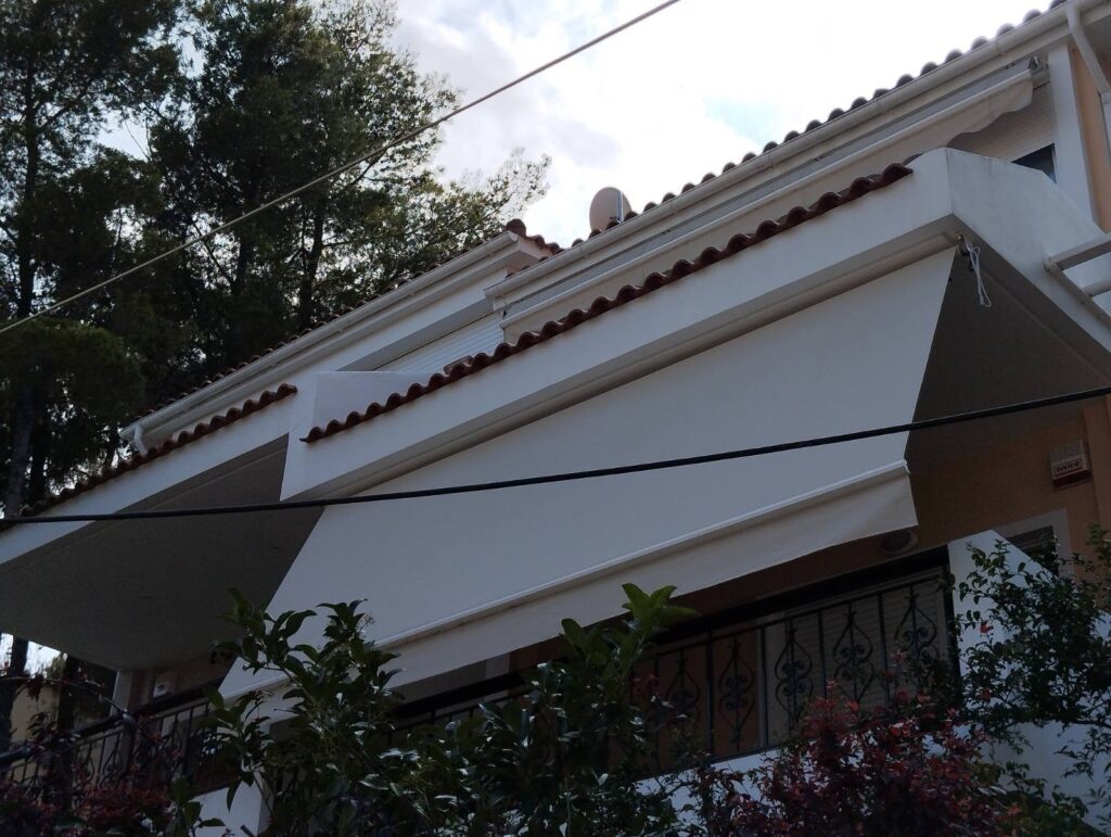Λευκή τέντα σε σπίτι με κεραμοσκεπή, Pergotenta