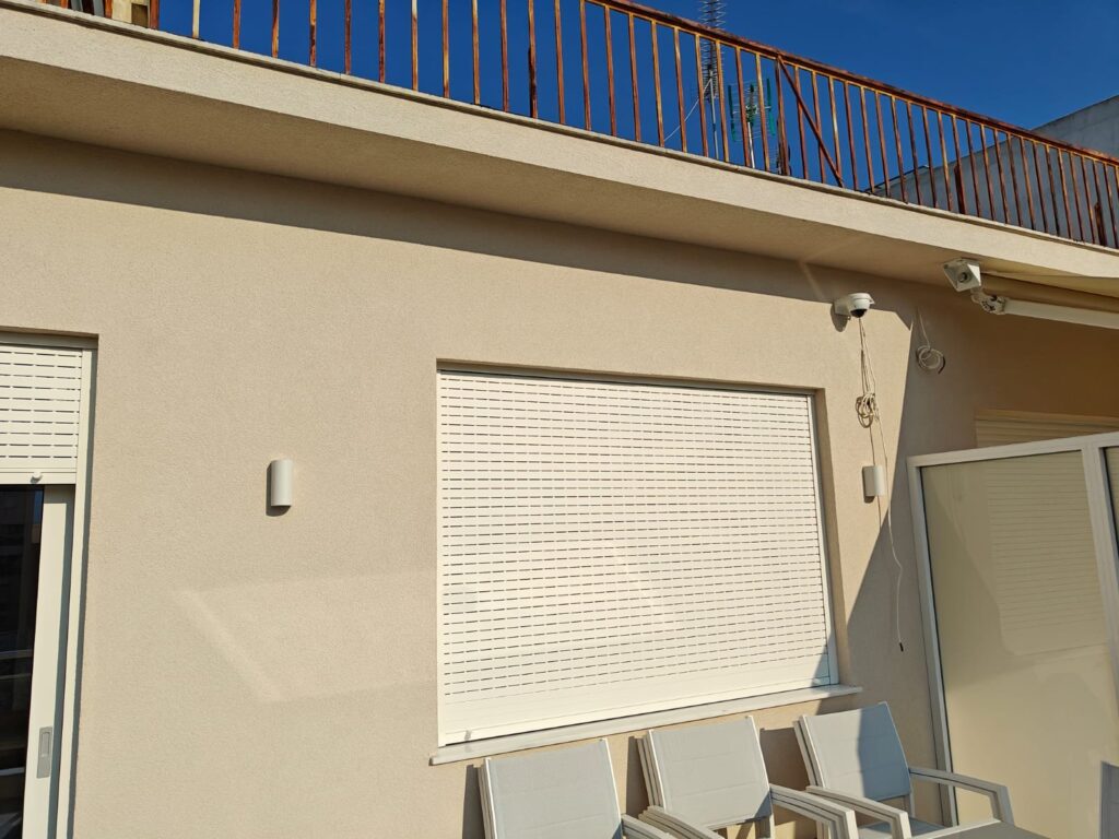 Κάθετα ρόλερ screen σε παράθυρα μπαλκονιού, Pergotenta