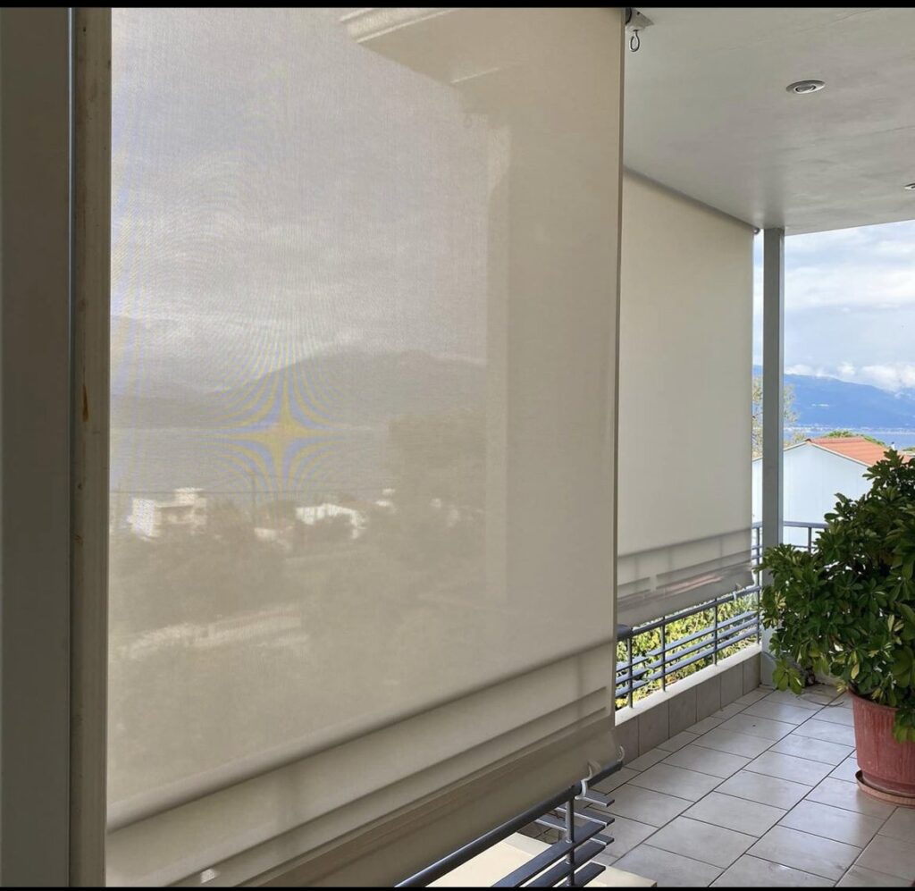 Κάθετα ρόλερ screen σε μπαλκόνι με θέα θάλασσα, Pergotenta