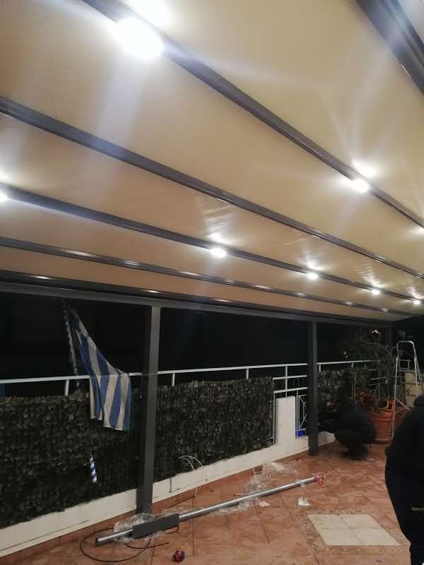 Περγκοτέντα με ενσωματωμένο φωτισμό LED το βράδυ, Pergotenta