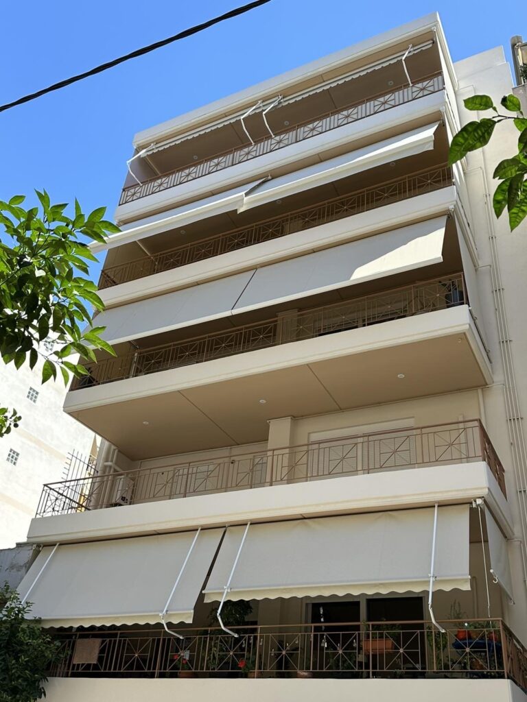 Τέντες σε μπαλκόνια πολυκατοικίας, Pergotenta
