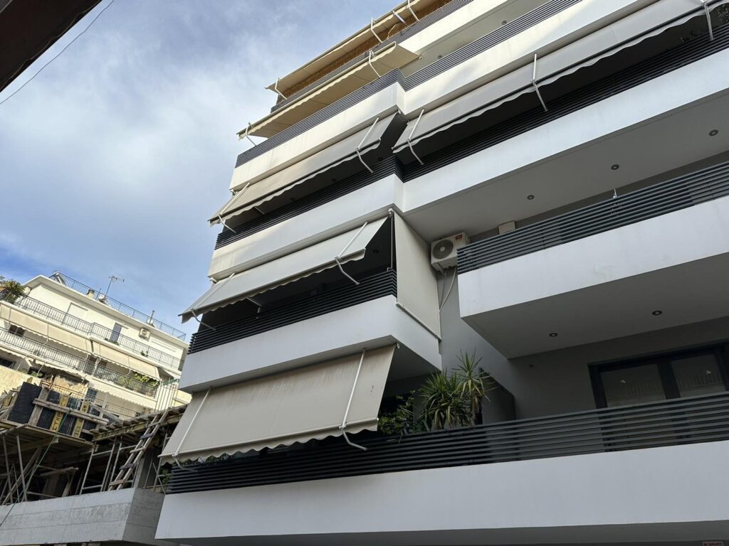 Τέντες με βραχίονες σε μοντέρνα πολυκατοικία, Pergotenta